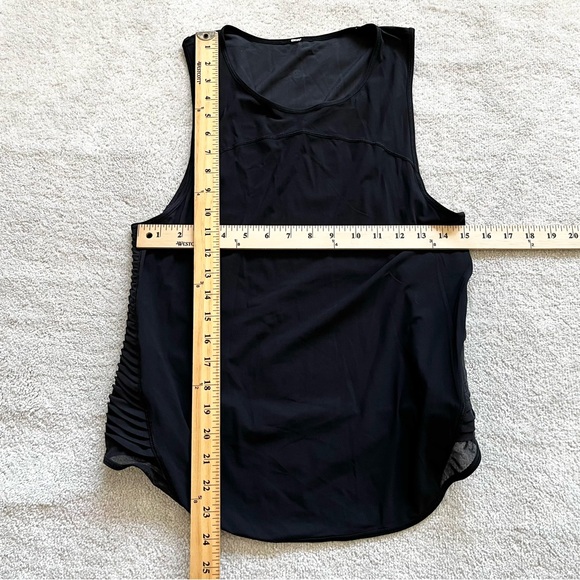 LULULEMON BLACK TANK WITH RUCHED SIDE DETAILING ACTIVE WORKOUT TRAIN TRENDY - Picture 3 of 4